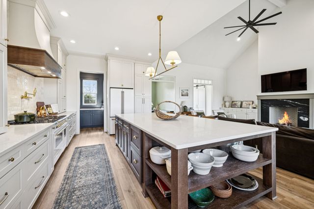 890 Hackberry Ln, Nunnelly, TN 37137