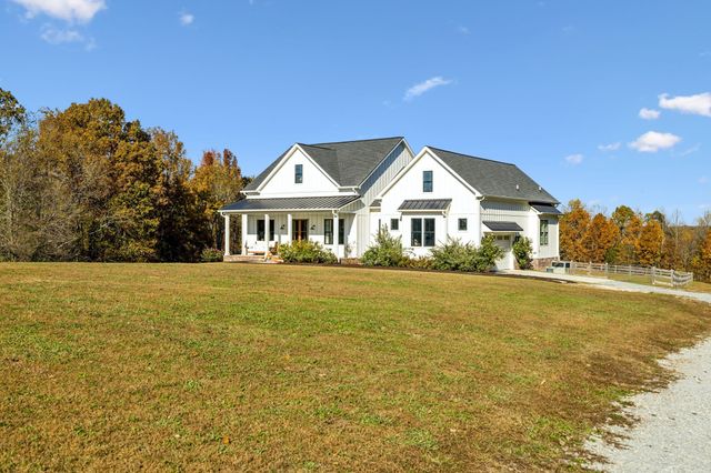 890 Hackberry Ln, Nunnelly, TN 37137