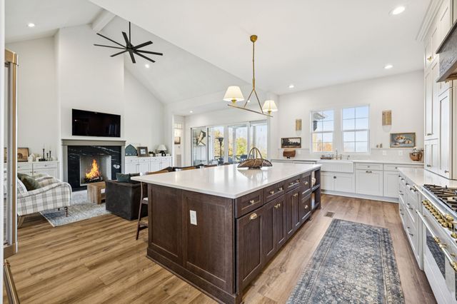 890 Hackberry Ln, Nunnelly, TN 37137