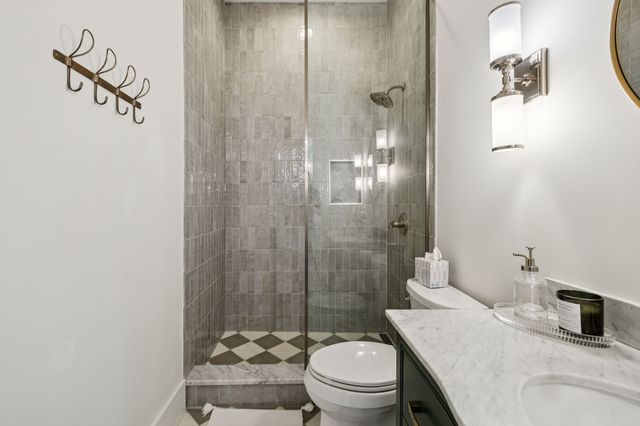 890 Hackberry Ln, Nunnelly, TN 37137