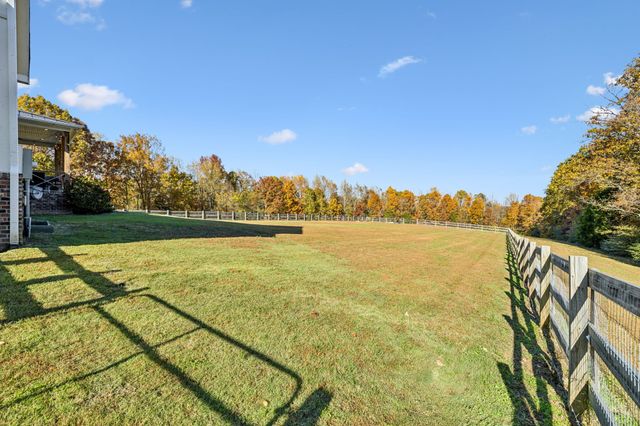 890 Hackberry Ln, Nunnelly, TN 37137