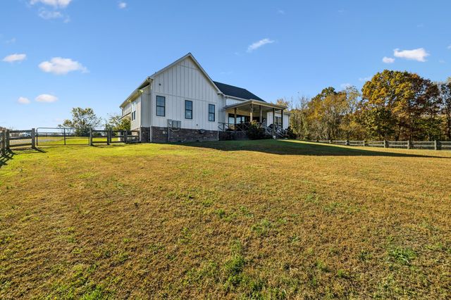890 Hackberry Ln, Nunnelly, TN 37137