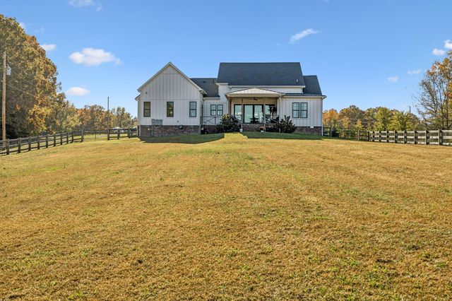 890 Hackberry Ln, Nunnelly, TN 37137