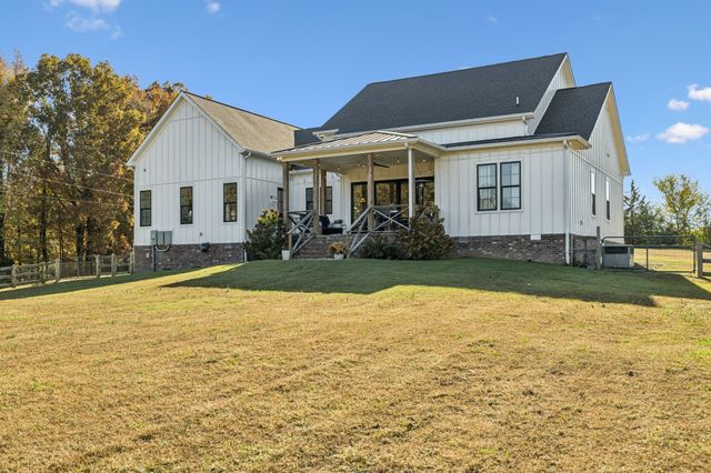 890 Hackberry Ln, Nunnelly, TN 37137