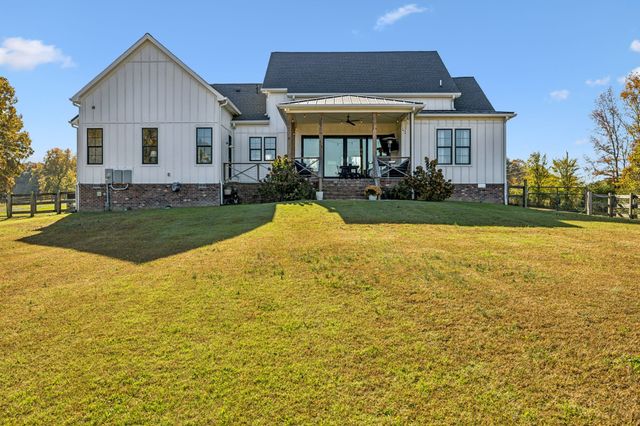 890 Hackberry Ln, Nunnelly, TN 37137