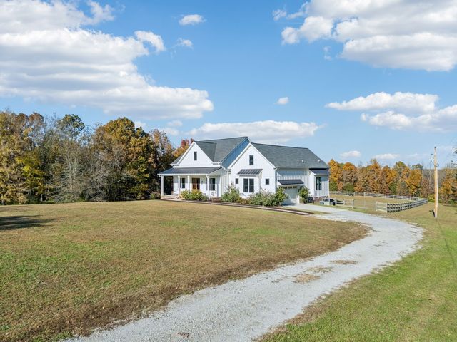 890 Hackberry Ln, Nunnelly, TN 37137