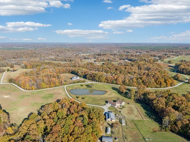 890 Hackberry Ln, Nunnelly, TN 37137