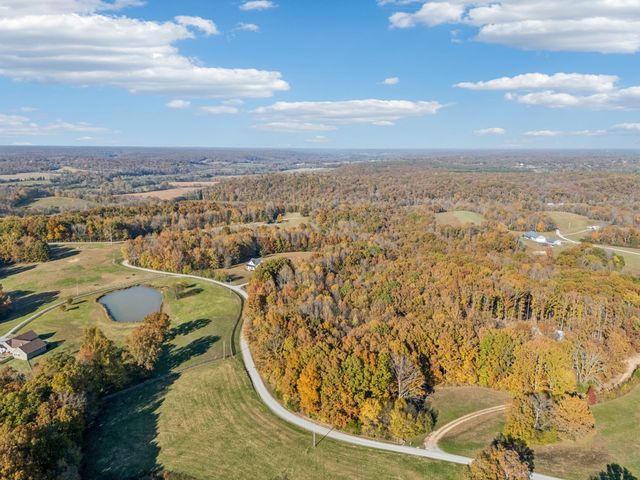 890 Hackberry Ln, Nunnelly, TN 37137