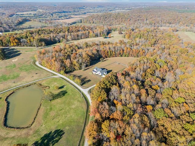 890 Hackberry Ln, Nunnelly, TN 37137