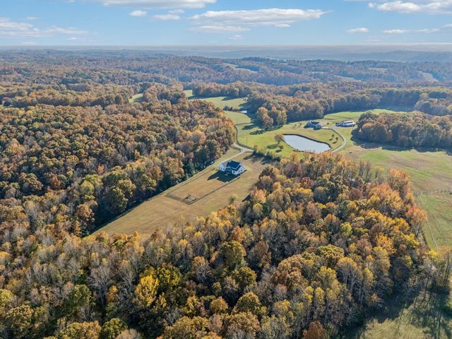 890 Hackberry Ln, Nunnelly, TN 37137