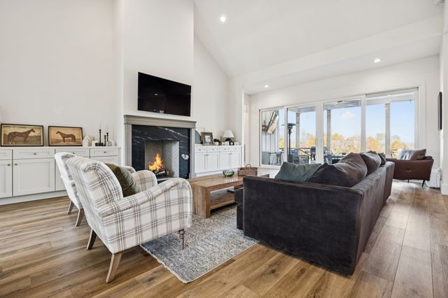 890 Hackberry Ln, Nunnelly, TN 37137