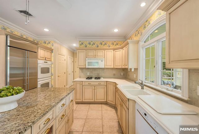 193 Pulis Avenue, Franklin Lakes, NJ 07417