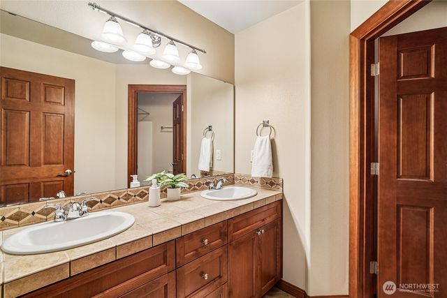 1408 180th Avenue E, Lake Tapps, WA 98391