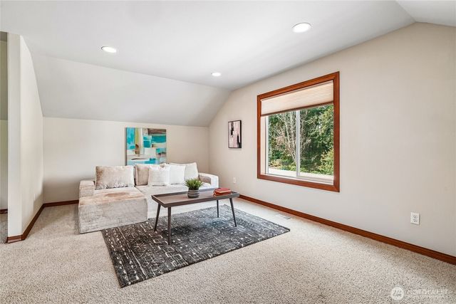 1408 180th Avenue E, Lake Tapps, WA 98391