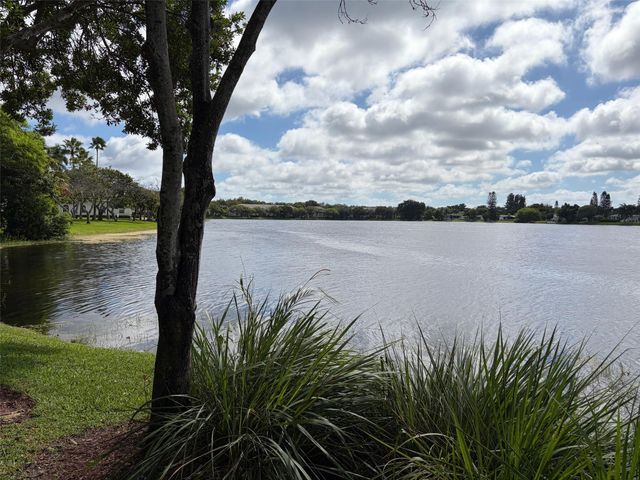 6903 Julia Gardens Dr, Coconut Creek, FL 33073