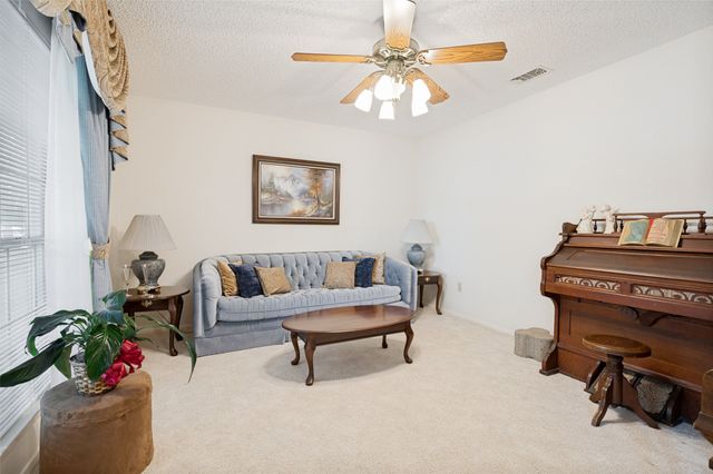 607 N Parkridge Drive, Mansfield, TX 76063