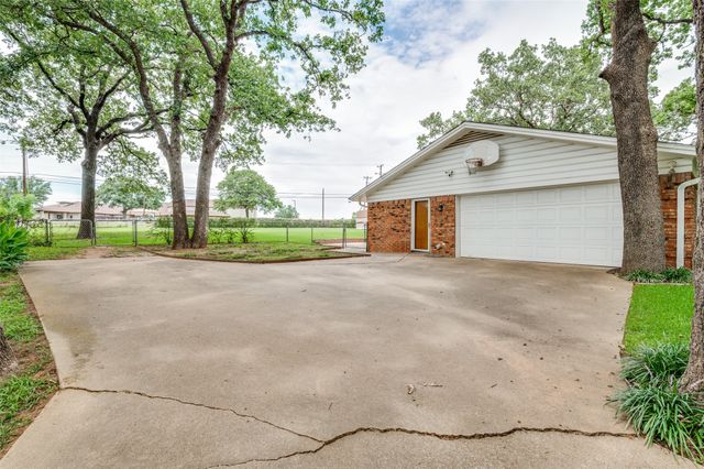 607 N Parkridge Drive, Mansfield, TX 76063