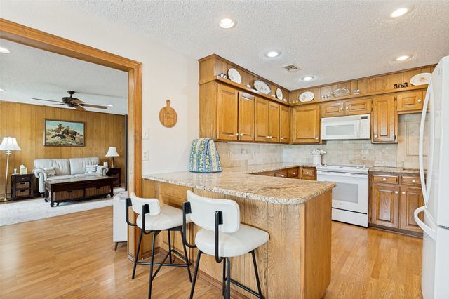 607 N Parkridge Drive, Mansfield, TX 76063