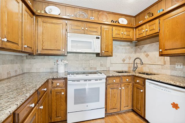 607 N Parkridge Drive, Mansfield, TX 76063