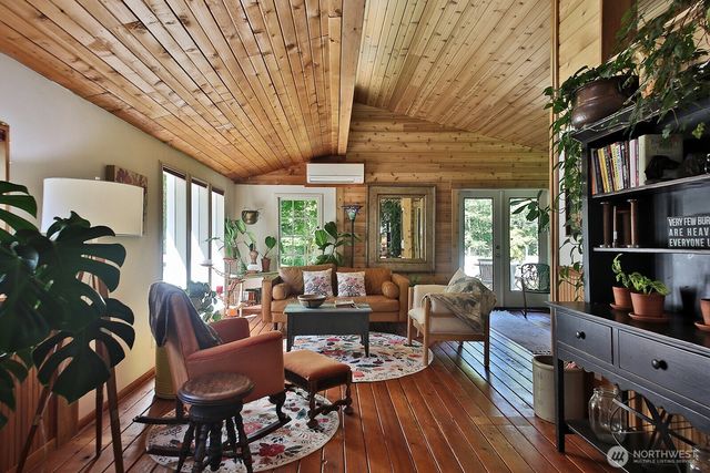 333 Whitewebs Lane, Greenbank, WA 98253