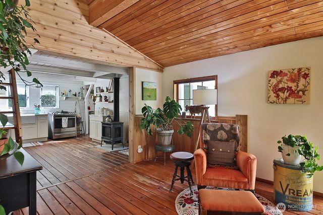 333 Whitewebs Lane, Greenbank, WA 98253