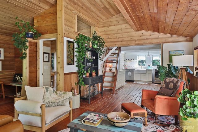 333 Whitewebs Lane, Greenbank, WA 98253