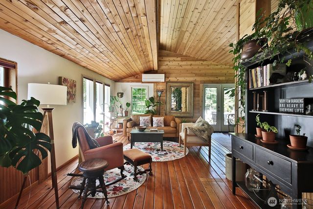 333 Whitewebs Lane, Greenbank, WA 98253