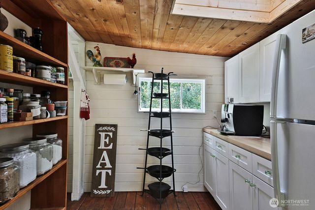 333 Whitewebs Lane, Greenbank, WA 98253