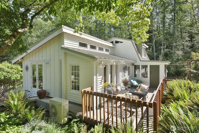 333 Whitewebs Lane, Greenbank, WA 98253