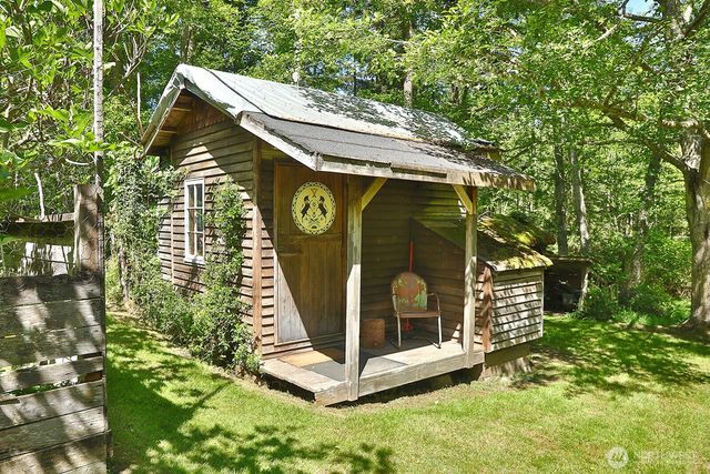 333 Whitewebs Lane, Greenbank, WA 98253