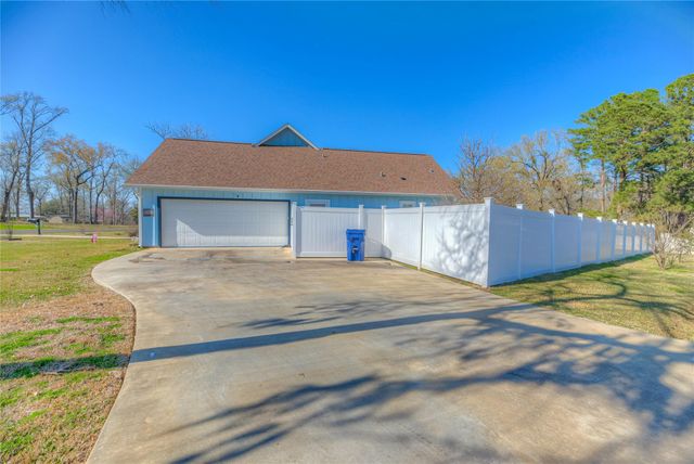 276 Resort Drive, Livingston, TX 77351