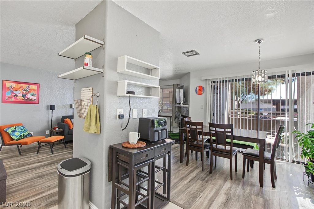 Image 11 of property listing at 5042 South Rainbow Boulevard 102, Las Vegas, NV 89118