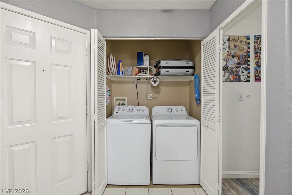 Image 12 of property listing at 5042 South Rainbow Boulevard 102, Las Vegas, NV 89118