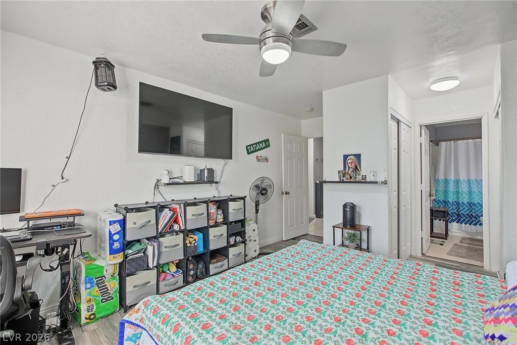 Image 15 of property listing at 5042 South Rainbow Boulevard 102, Las Vegas, NV 89118