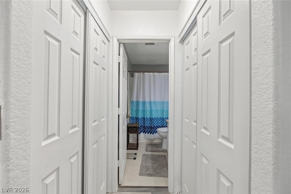 Image 16 of property listing at 5042 South Rainbow Boulevard 102, Las Vegas, NV 89118