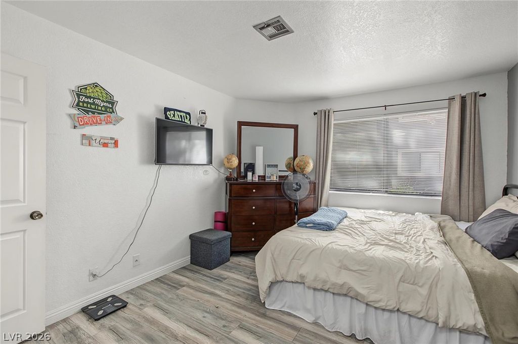 Image 19 of property listing at 5042 South Rainbow Boulevard 102, Las Vegas, NV 89118