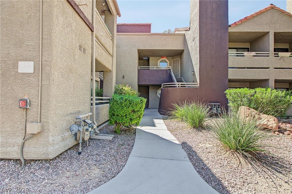 Image 2 of property listing at 5042 South Rainbow Boulevard 102, Las Vegas, NV 89118