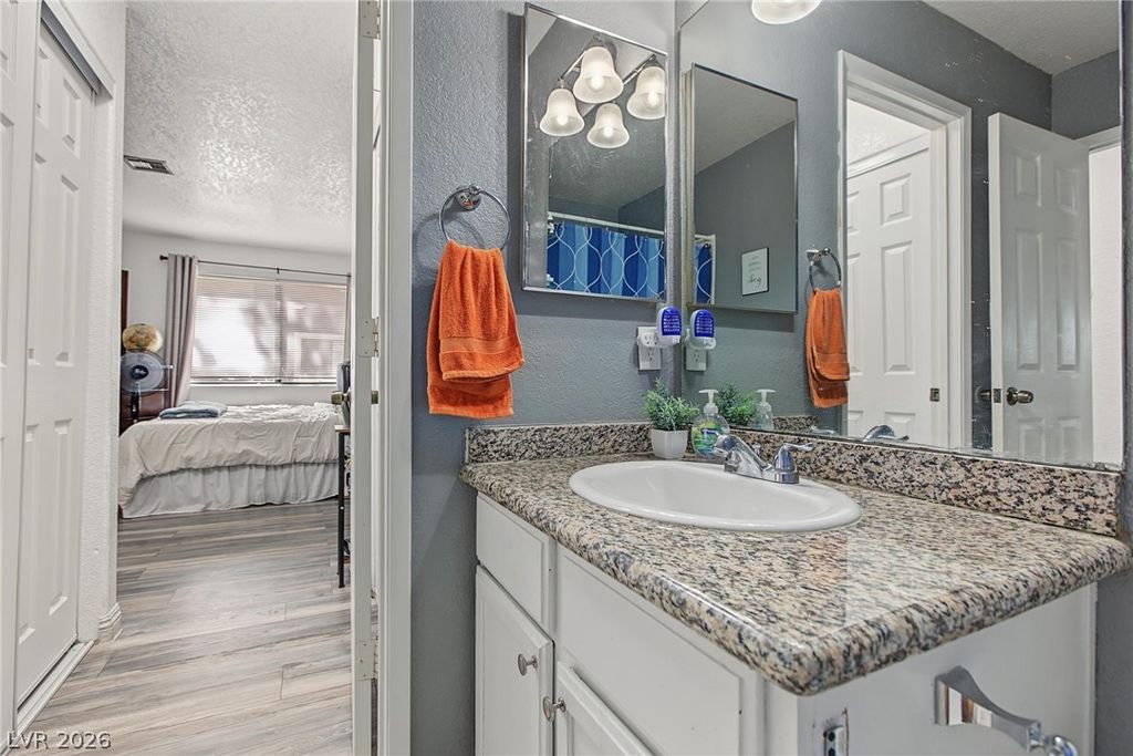 Image 22 of property listing at 5042 South Rainbow Boulevard 102, Las Vegas, NV 89118