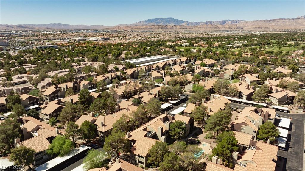Image 25 of property listing at 5042 South Rainbow Boulevard 102, Las Vegas, NV 89118