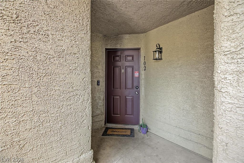 Image 3 of property listing at 5042 South Rainbow Boulevard 102, Las Vegas, NV 89118