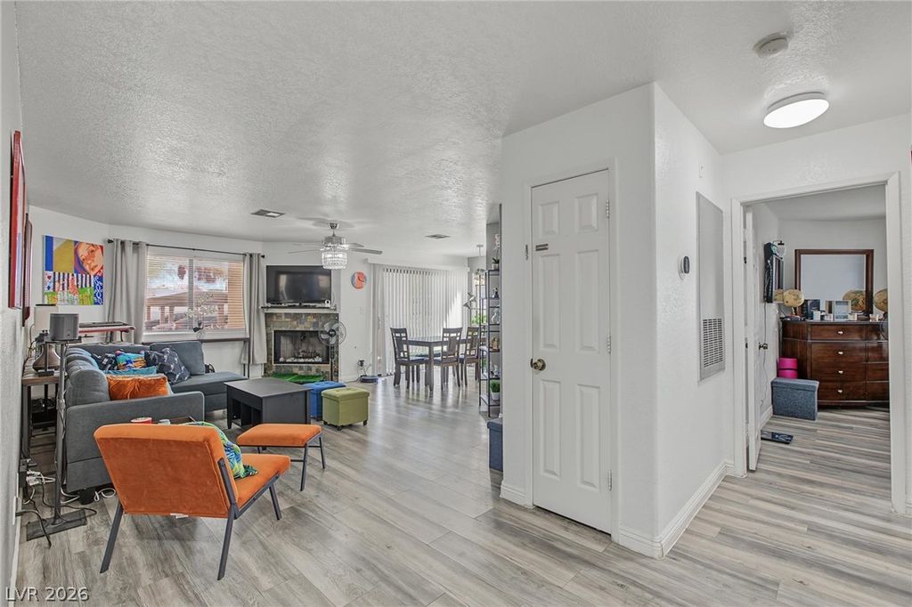 Image 4 of property listing at 5042 South Rainbow Boulevard 102, Las Vegas, NV 89118