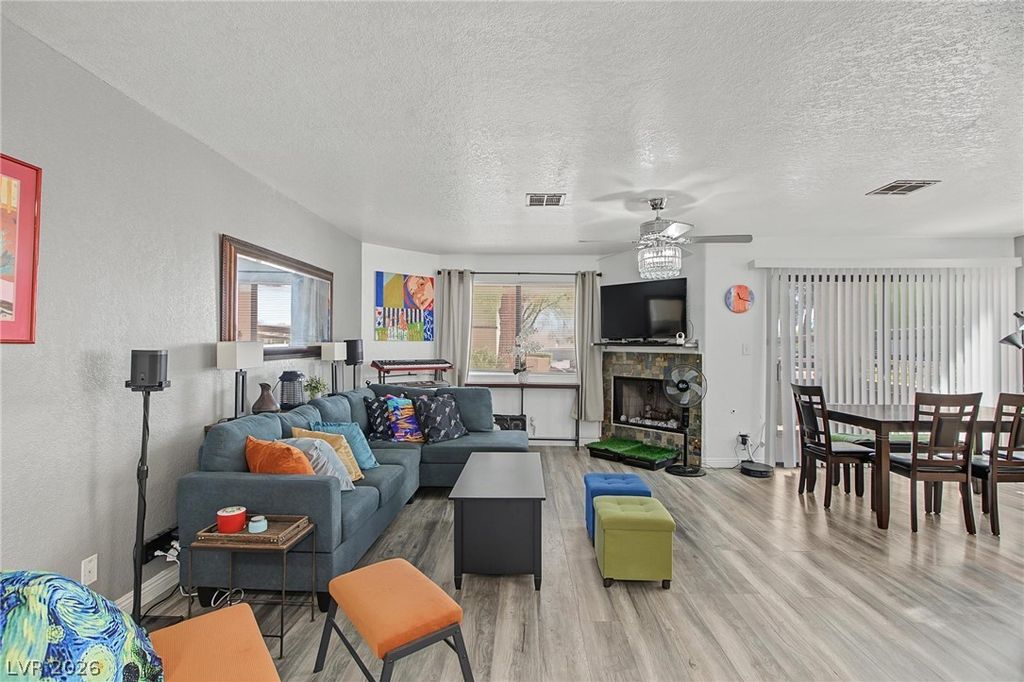 Image 5 of property listing at 5042 South Rainbow Boulevard 102, Las Vegas, NV 89118
