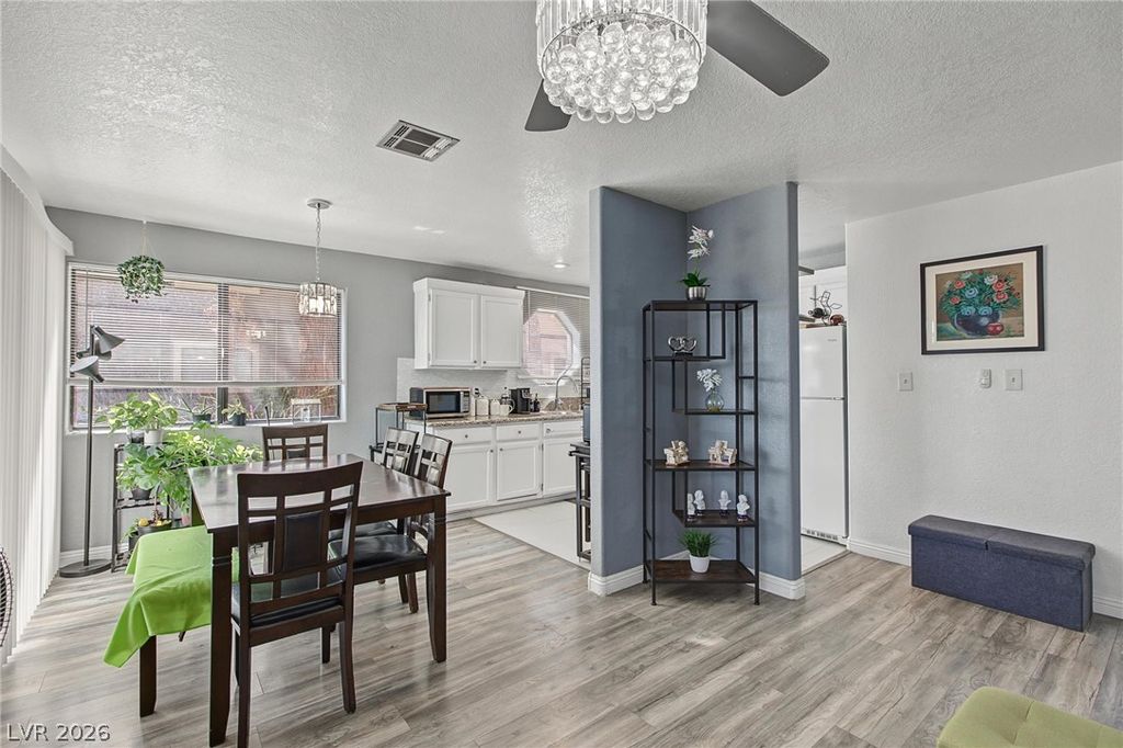 Image 7 of property listing at 5042 South Rainbow Boulevard 102, Las Vegas, NV 89118