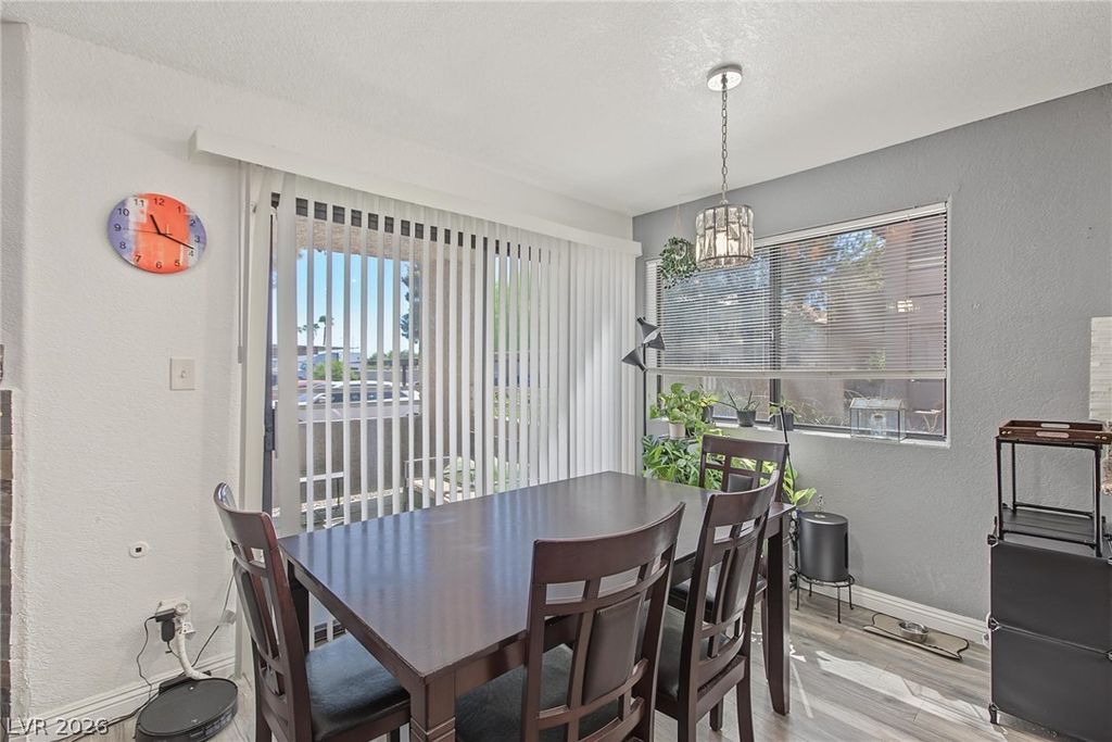 Image 8 of property listing at 5042 South Rainbow Boulevard 102, Las Vegas, NV 89118