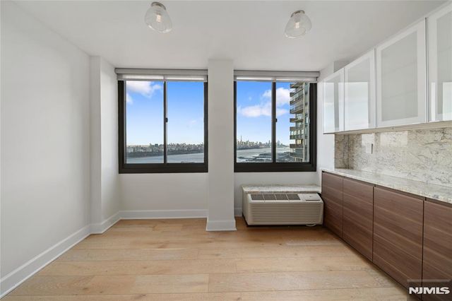 200 Winston Drive 2409, Cliffside Park, NJ 07010