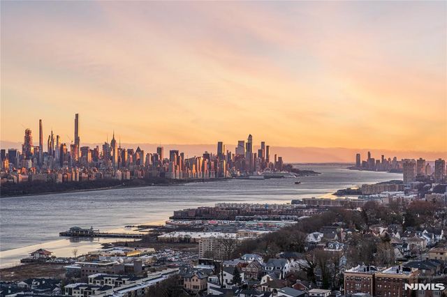 200 Winston Drive 2409, Cliffside Park, NJ 07010