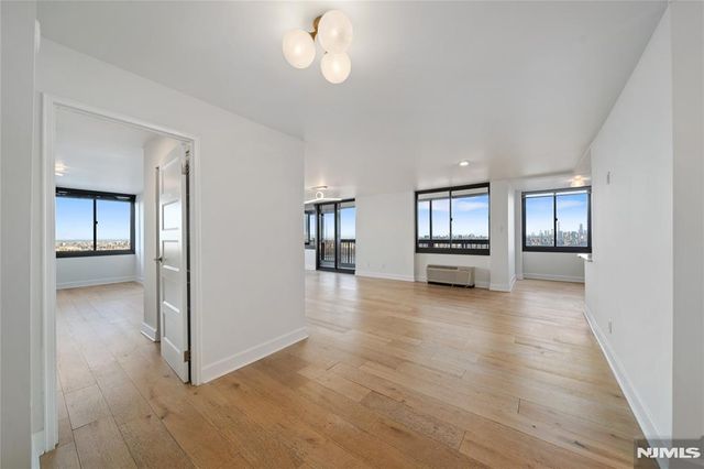 200 Winston Drive 2409, Cliffside Park, NJ 07010