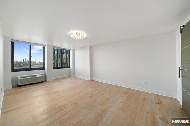200 Winston Drive 2409, Cliffside Park, NJ 07010