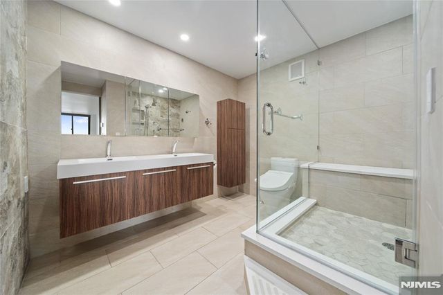 200 Winston Drive 2409, Cliffside Park, NJ 07010
