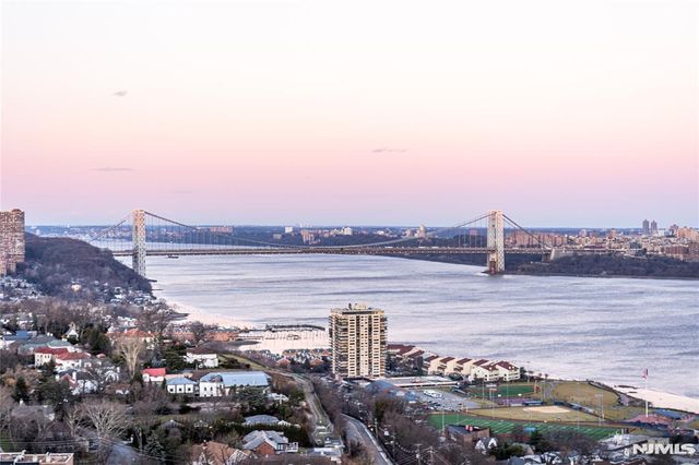 200 Winston Drive 2409, Cliffside Park, NJ 07010